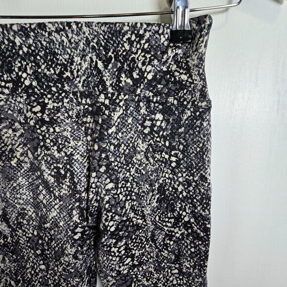 Spanx Faux Leather Snake Shine Leggings, Grey Snake, 20324R, Size Small - Picture 6 of 8